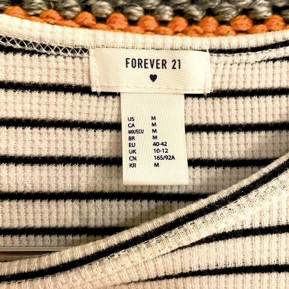 Forever 21 Black & White Strip Crop Top - Picture 7 of 7